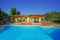 Tolle helle FeWo in Villa, frei Wlan, grossem Garten, Pool. In San Felice, 100 Meter vom Gardasee!