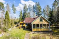 Das Ferienhaus liegt ruhig in Hovmantorp, Småland und bietet Platz für 4+2 Personen, 80 m zum See